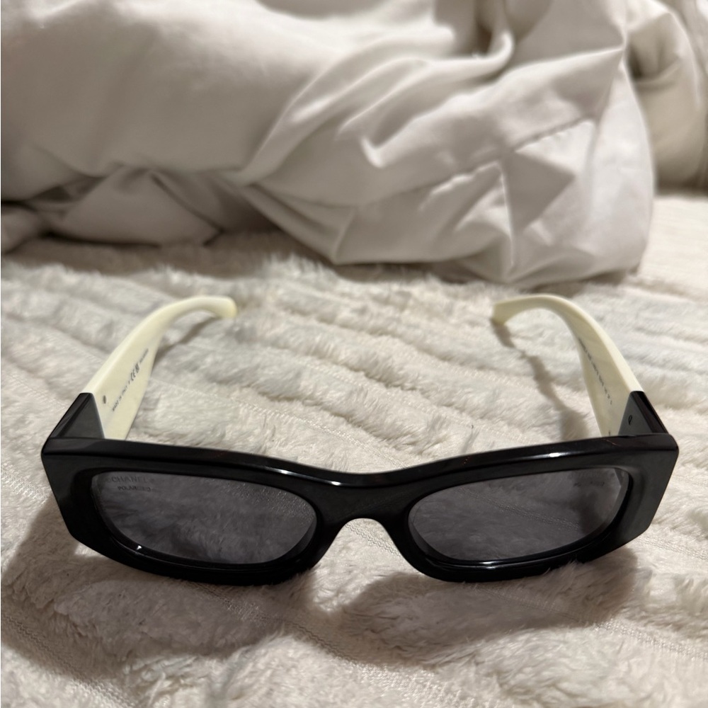 Authentic Chanel sunglasses . With case and box